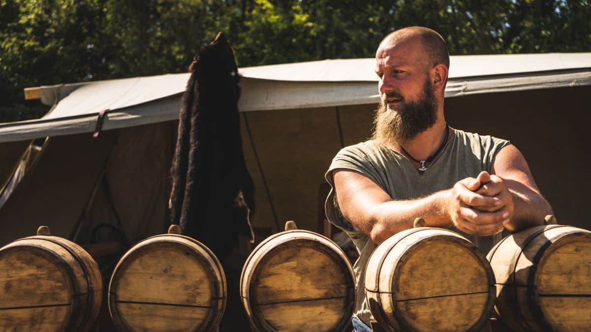 Barbe fournie portee avec des perles de barbe viking